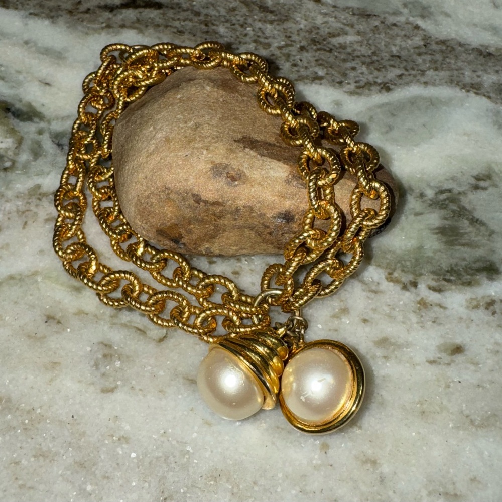 Vintage Chunky Gold Tone Faux Pearl Charm Dangle bracelet